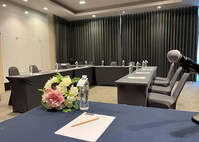 Arize Sukhumvit Отель